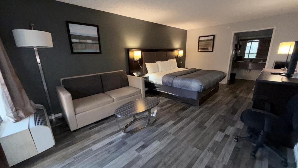 King Suite - Non-Smoking interior